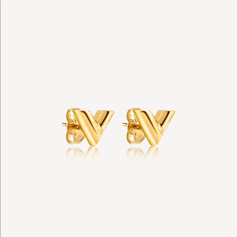 ** SOLD** Louis Vuitton Essential V Stud Earrings